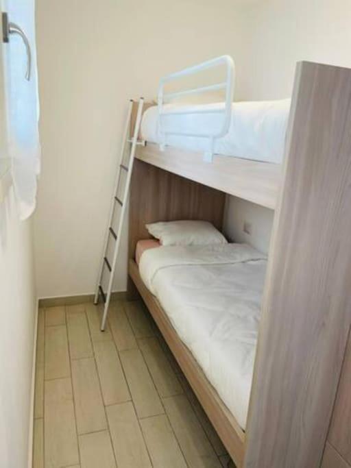 Zaffiro Casa Vacanze Al Mare 瓦雷多利亚 外观 照片